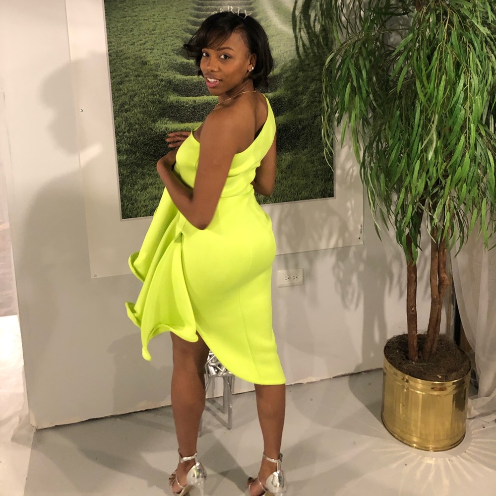 Show Stopper💚 - Picture 3 of 4